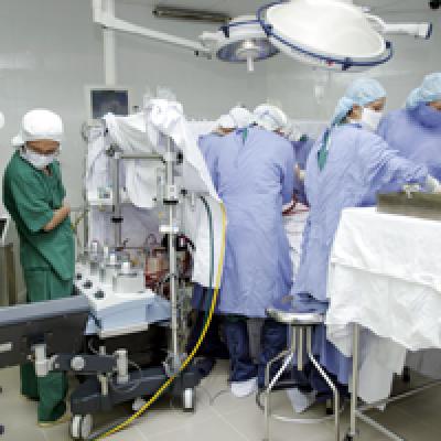 Một số nhận xét về gây mê hồi sức trong phẫu thuật thay van tim tại Bệnh viện 175